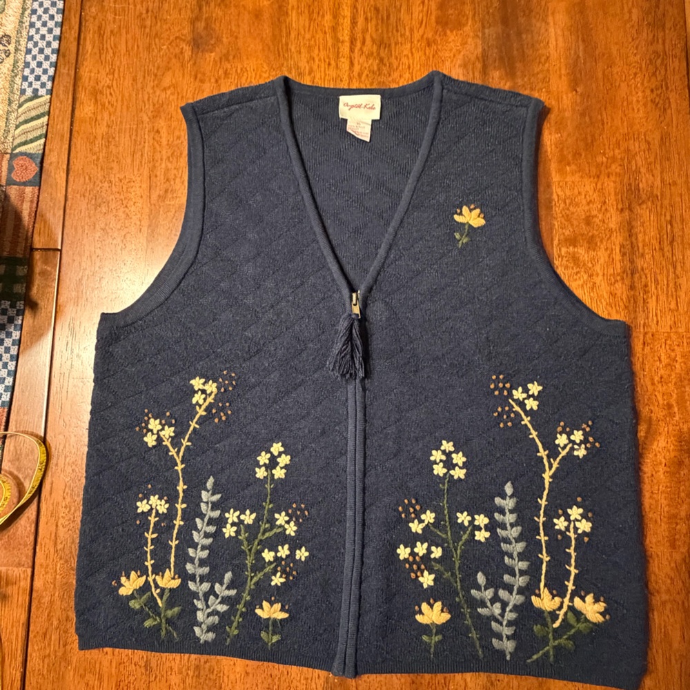 Crystal Kobe women’s zip up crewel quilted floral foliage vest size XL ‎ Navy